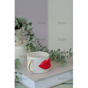 Kırmızı Dudak Altın Detaylı Kupa